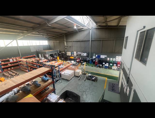 820M² WAREHOUSE TO LET IN SPARTAN